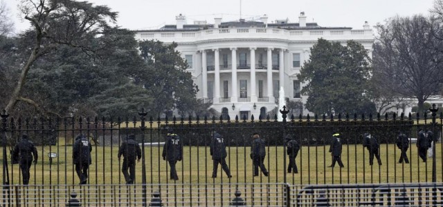 Quadcopter crashes into White House